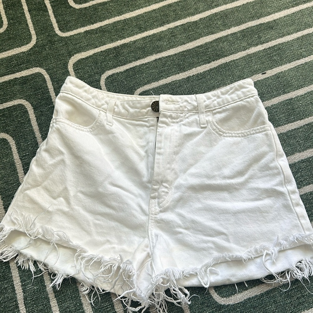 SHOW ME YOUR MUMU WHITE JEAN SHORTS SIZE 26